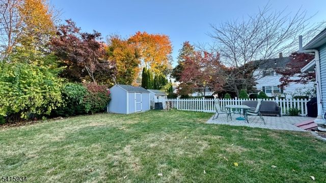 32 Leary Ave, Bloomingdale Boro, NJ 07403