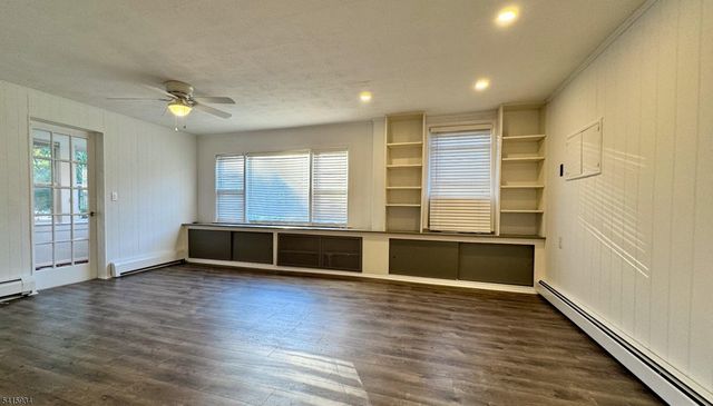 32 Leary Ave, Bloomingdale Boro, NJ 07403