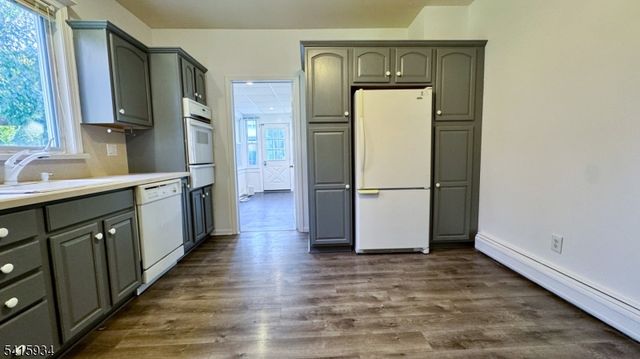 32 Leary Ave, Bloomingdale Boro, NJ 07403