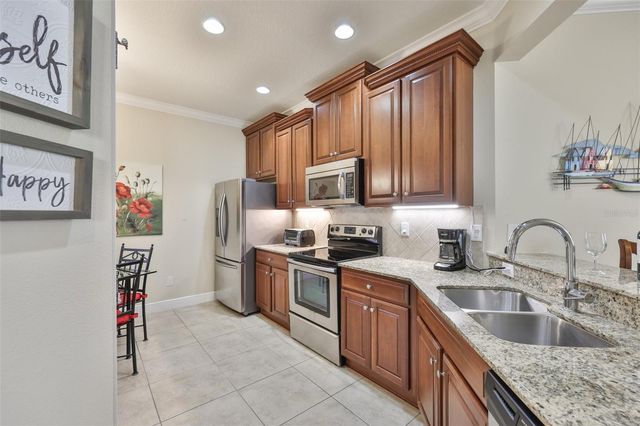 332 BLUEWATER FALLS COURT, Apollo Beach, FL 33572