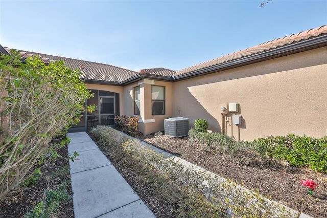 332 BLUEWATER FALLS COURT, Apollo Beach, FL 33572