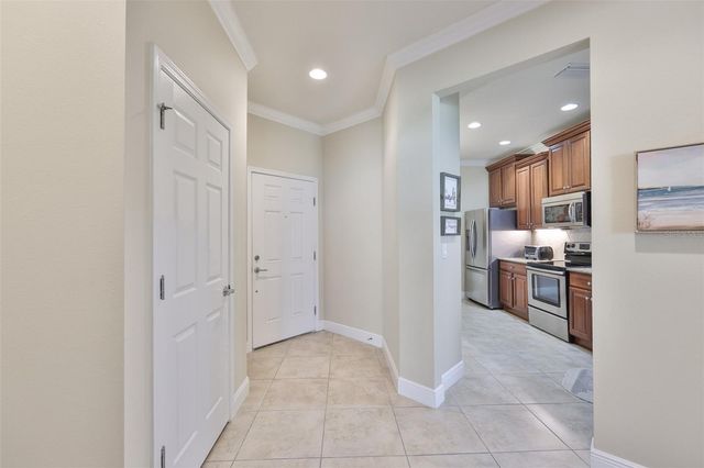 332 BLUEWATER FALLS COURT, Apollo Beach, FL 33572