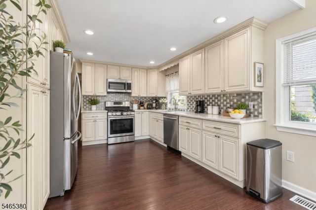 41 HILLCREST ROAD, Warren Twp., NJ 07059