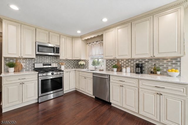 41 HILLCREST ROAD, Warren Twp., NJ 07059
