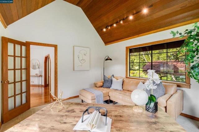 4 Wallabi Ct, Lafayette, CA 94549