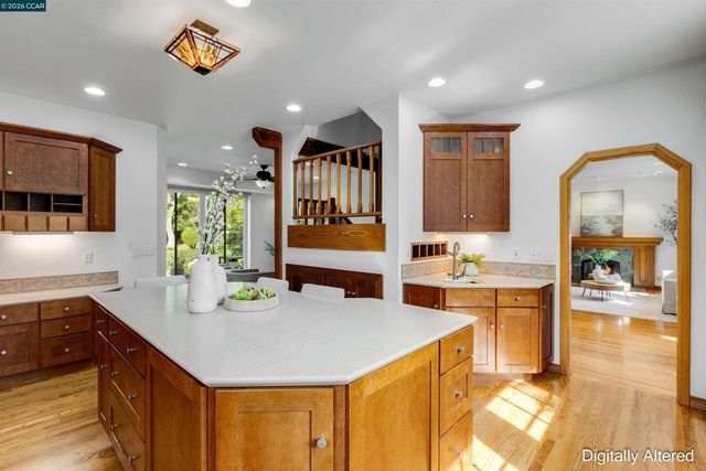 4 Wallabi Ct, Lafayette, CA 94549