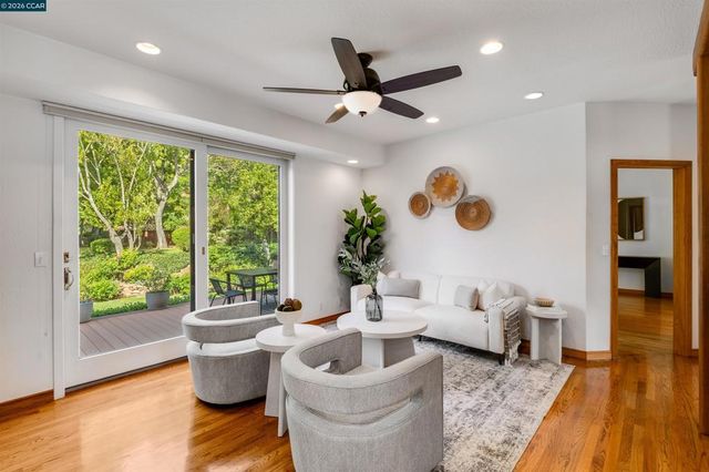 4 Wallabi Ct, Lafayette, CA 94549