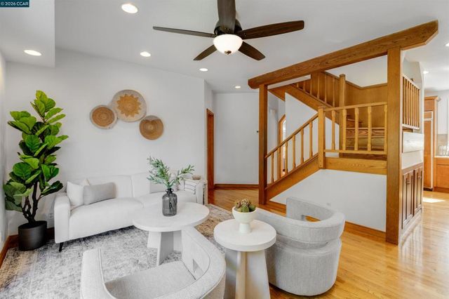 4 Wallabi Ct, Lafayette, CA 94549