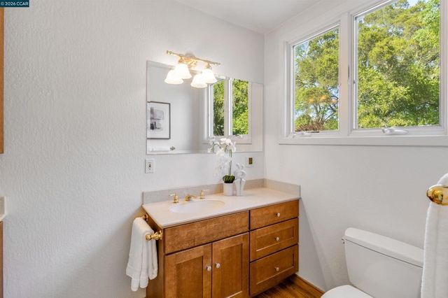 4 Wallabi Ct, Lafayette, CA 94549