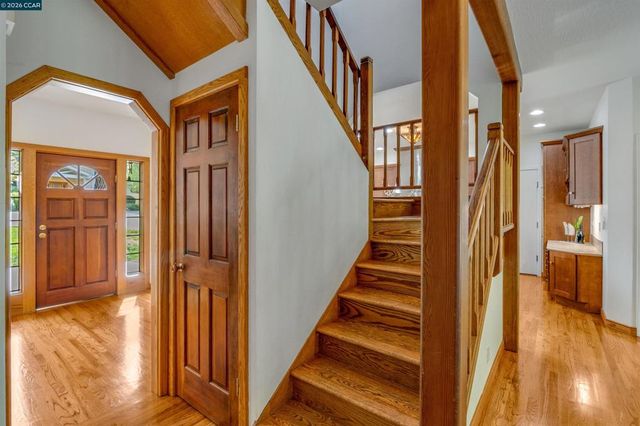 4 Wallabi Ct, Lafayette, CA 94549