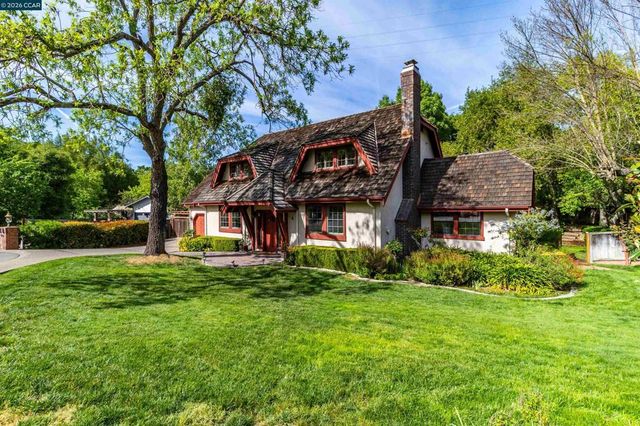 4 Wallabi Ct, Lafayette, CA 94549