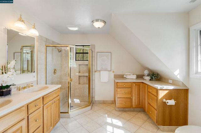 4 Wallabi Ct, Lafayette, CA 94549