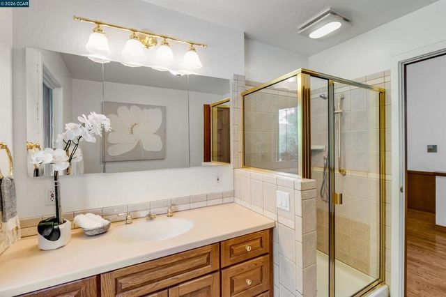 4 Wallabi Ct, Lafayette, CA 94549