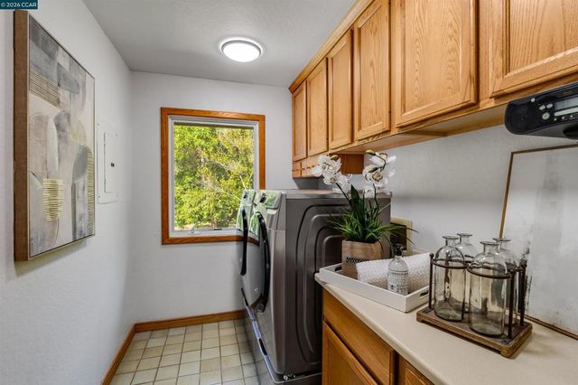 4 Wallabi Ct, Lafayette, CA 94549