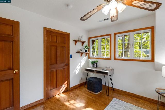 4 Wallabi Ct, Lafayette, CA 94549