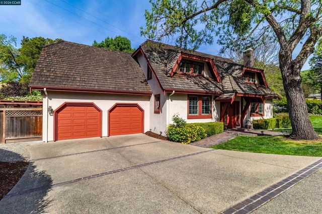 4 Wallabi Ct, Lafayette, CA 94549