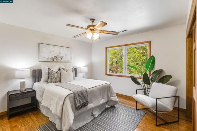 4 Wallabi Ct, Lafayette, CA 94549