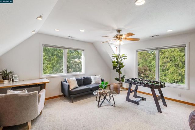 4 Wallabi Ct, Lafayette, CA 94549