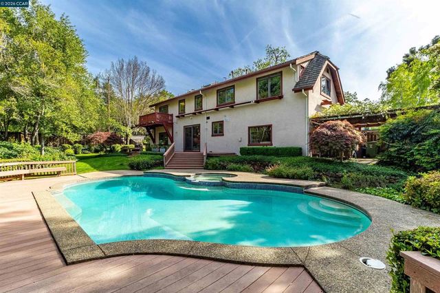 4 Wallabi Ct, Lafayette, CA 94549