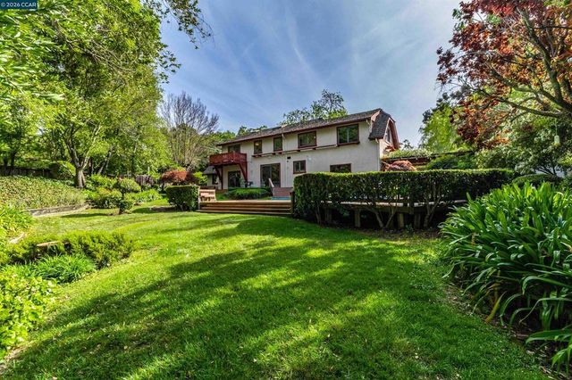 4 Wallabi Ct, Lafayette, CA 94549