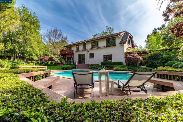 4 Wallabi Ct, Lafayette, CA 94549