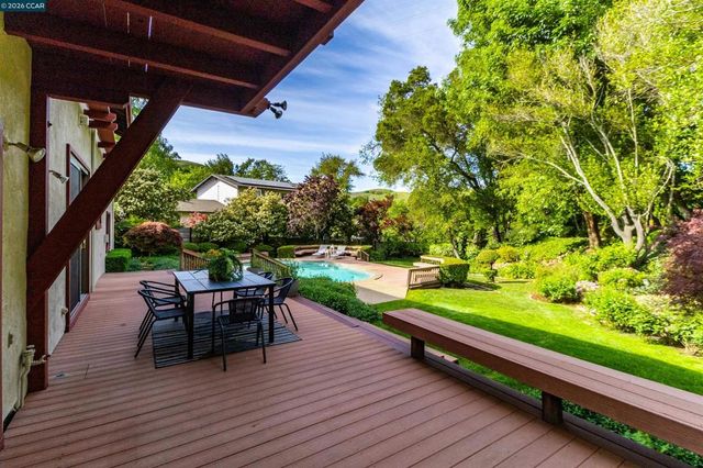 4 Wallabi Ct, Lafayette, CA 94549