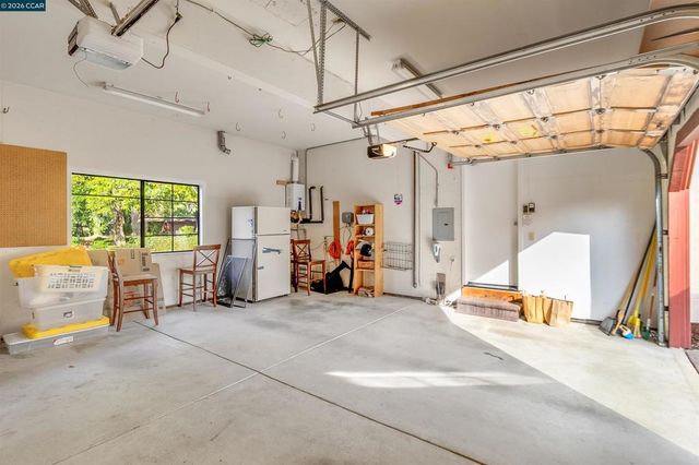 4 Wallabi Ct, Lafayette, CA 94549