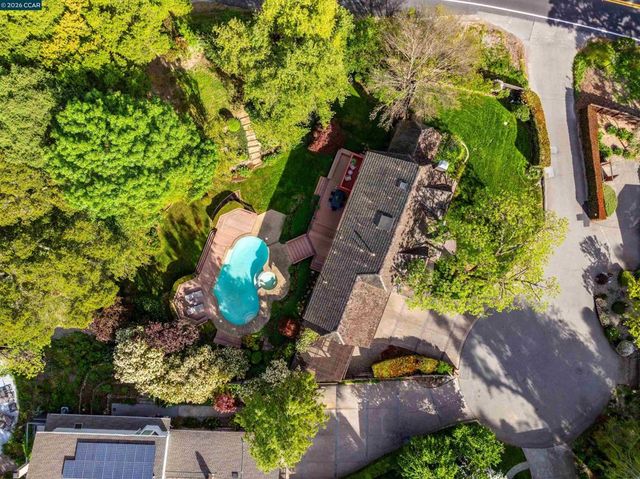 4 Wallabi Ct, Lafayette, CA 94549