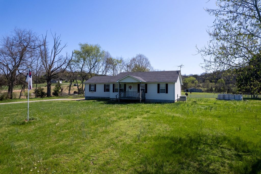 5555 New Harmony Rd, Hartsville, TN 37074
