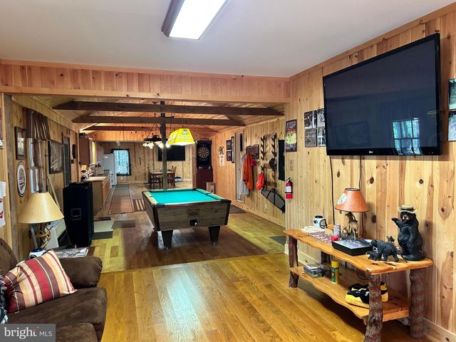 385 ELK CREEK RD, Aaronsburg, PA 16820