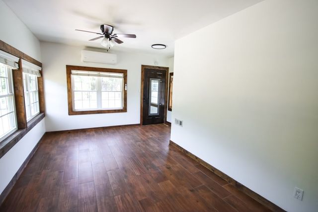 13400 Old Kentucky Rd, Walling, TN 38587