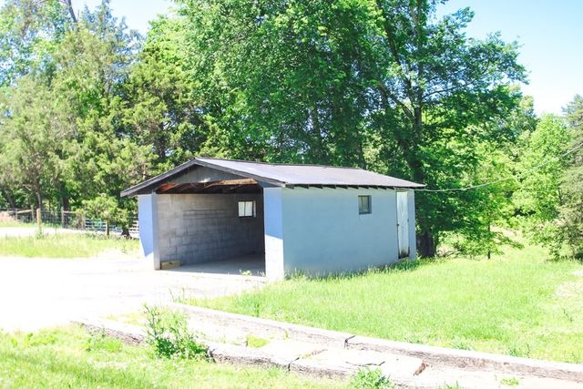 13400 Old Kentucky Rd, Walling, TN 38587