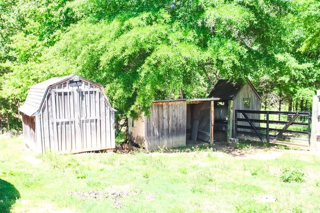 13400 Old Kentucky Rd, Walling, TN 38587