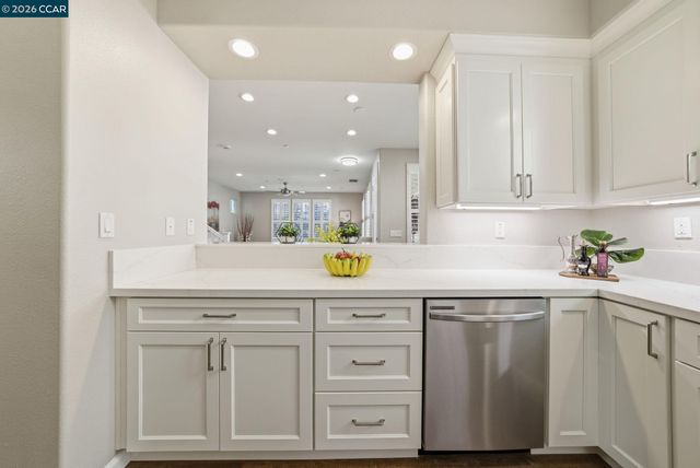 1084 Avocet Dr, Hercules, CA 94547