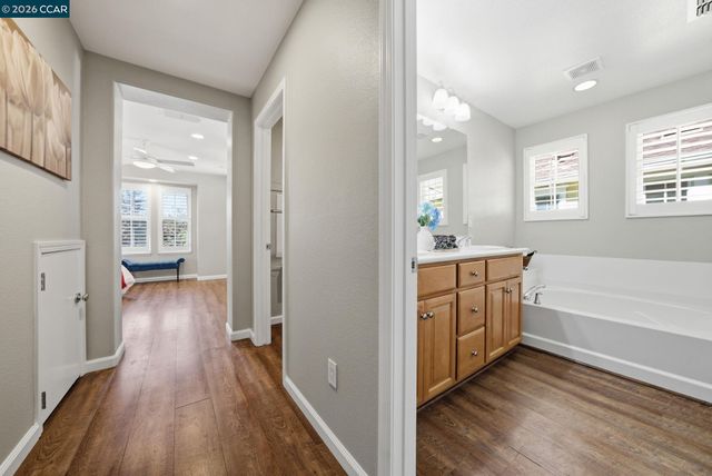 1084 Avocet Dr, Hercules, CA 94547