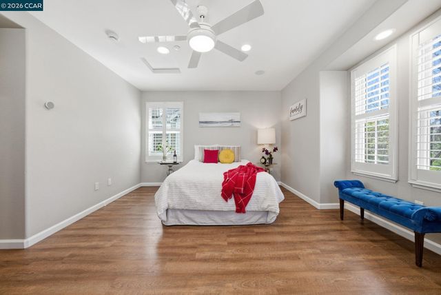 1084 Avocet Dr, Hercules, CA 94547