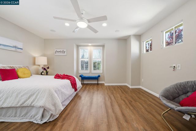 1084 Avocet Dr, Hercules, CA 94547