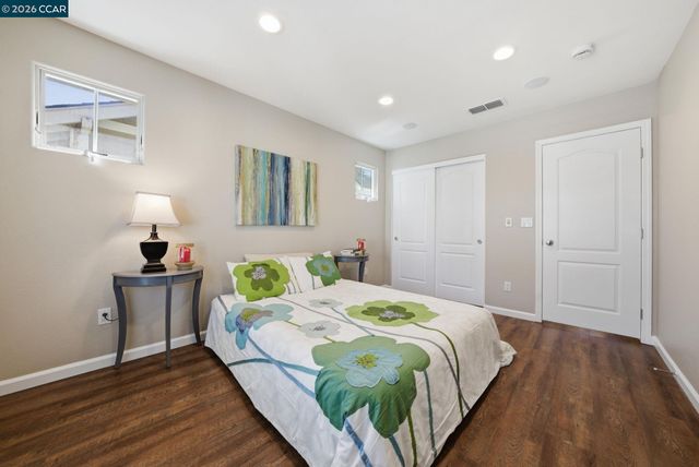 1084 Avocet Dr, Hercules, CA 94547