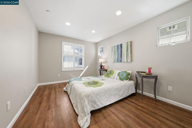 1084 Avocet Dr, Hercules, CA 94547