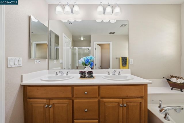 1084 Avocet Dr, Hercules, CA 94547