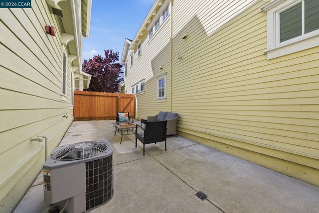 1084 Avocet Dr, Hercules, CA 94547