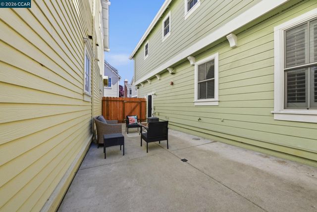 1084 Avocet Dr, Hercules, CA 94547