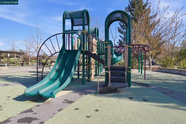 1084 Avocet Dr, Hercules, CA 94547