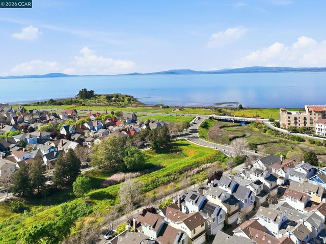 1084 Avocet Dr, Hercules, CA 94547