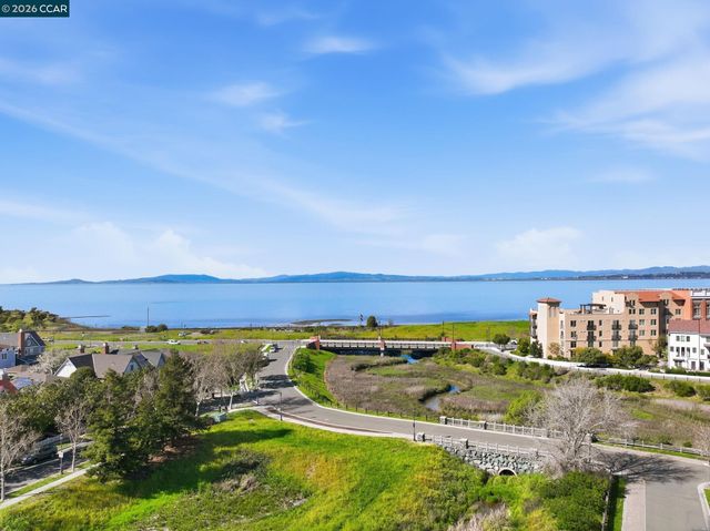 1084 Avocet Dr, Hercules, CA 94547