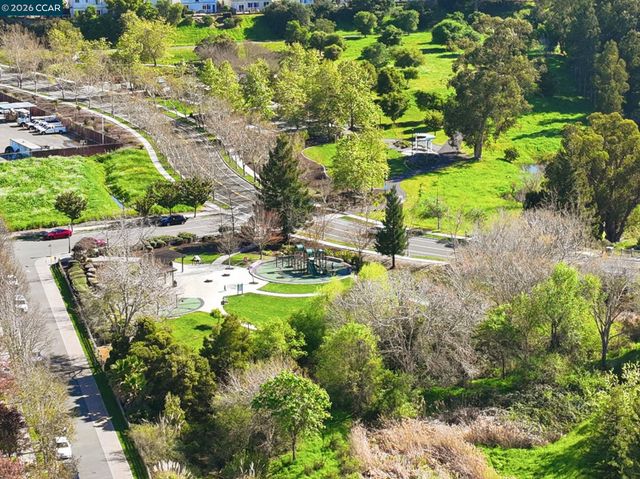 1084 Avocet Dr, Hercules, CA 94547