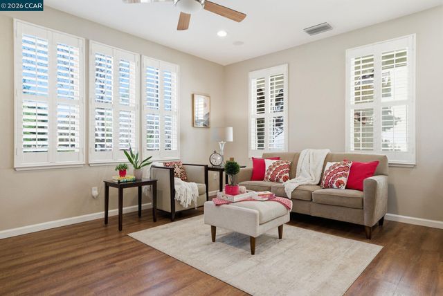 1084 Avocet Dr, Hercules, CA 94547