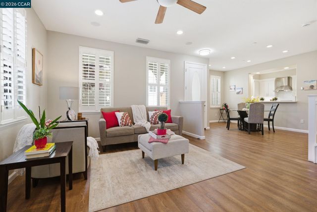 1084 Avocet Dr, Hercules, CA 94547