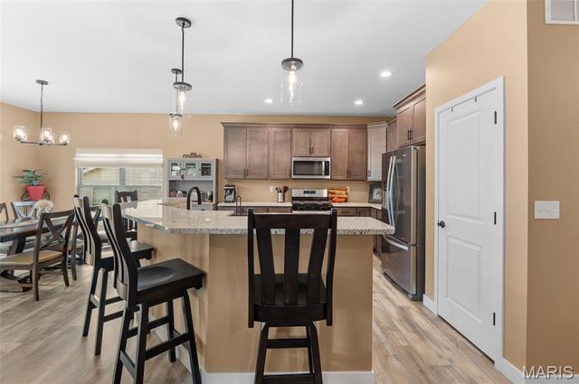 8013 Villa Valley Lane, Caseyville, IL 62232