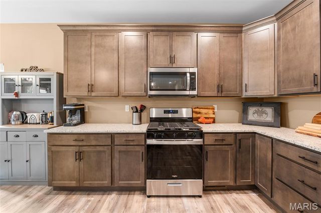 8013 Villa Valley Lane, Caseyville, IL 62232